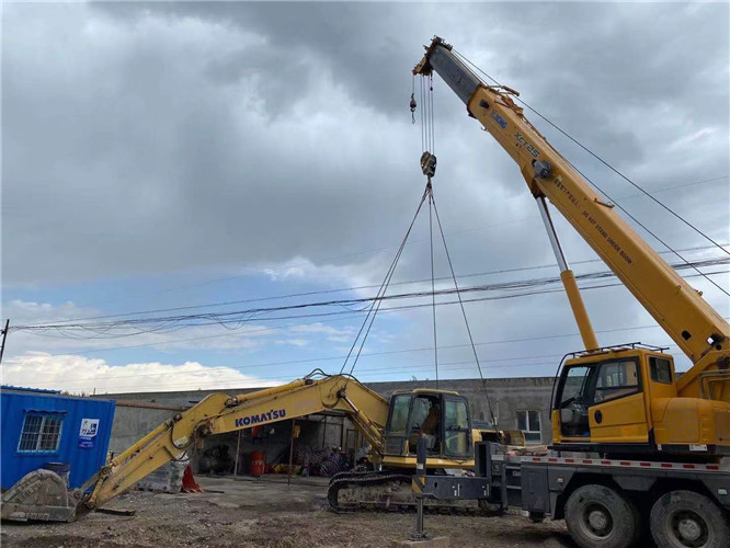 武乡县25吨吊车的工作半径是多少？